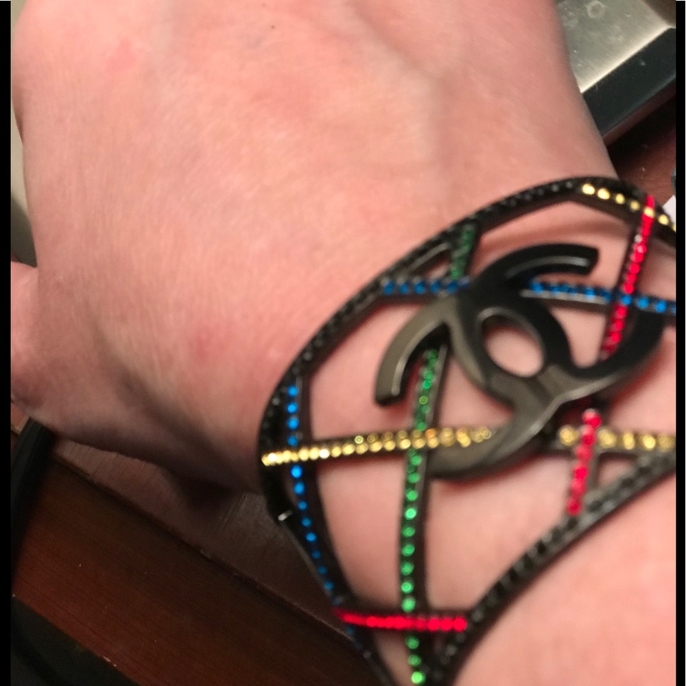 Chanel CC black cuff bracelet. Multi-color - Picture 2 of 7